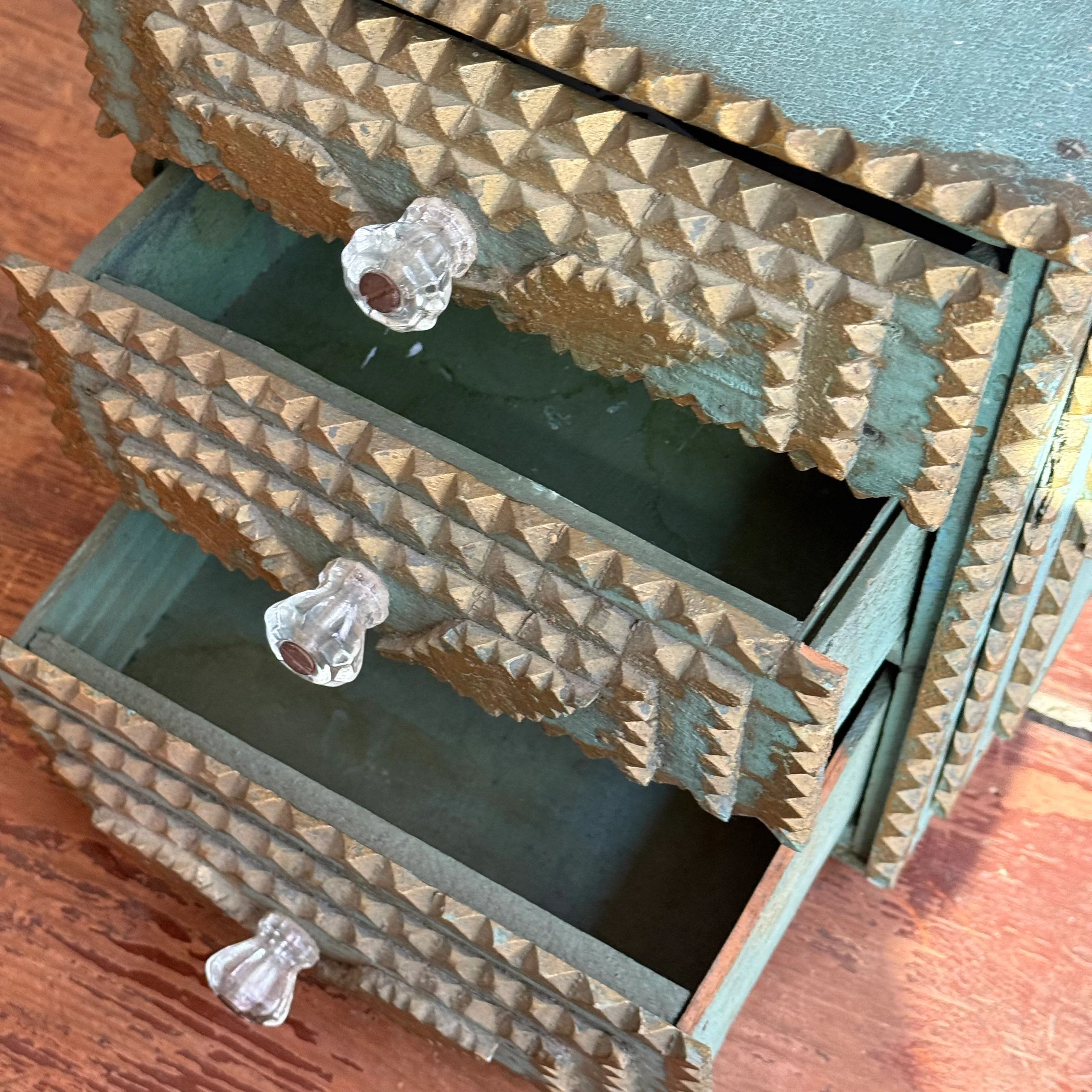 Early 20th-century Blue Painted Tramp Art Chest - Image 7