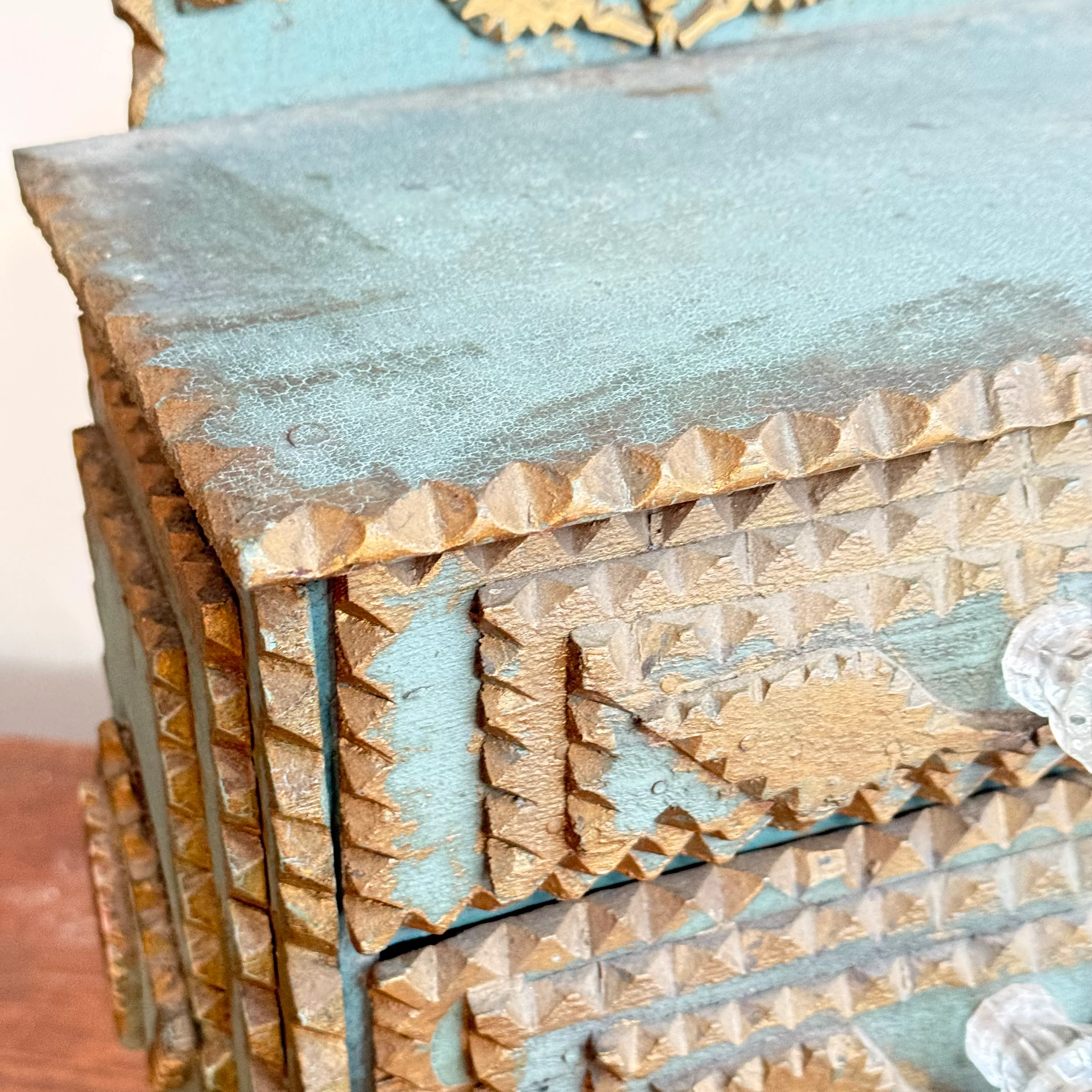 Early 20th-century Blue Painted Tramp Art Chest - Image 8