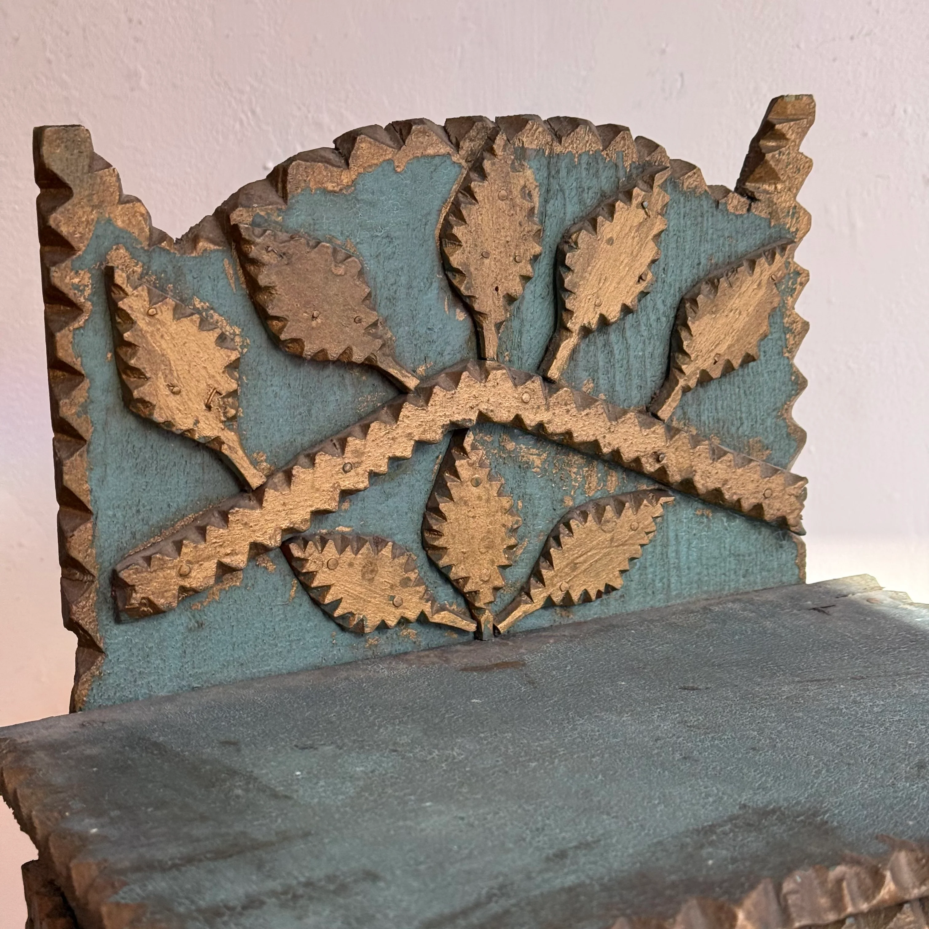 Early 20th-century Blue Painted Tramp Art Chest - Image 9