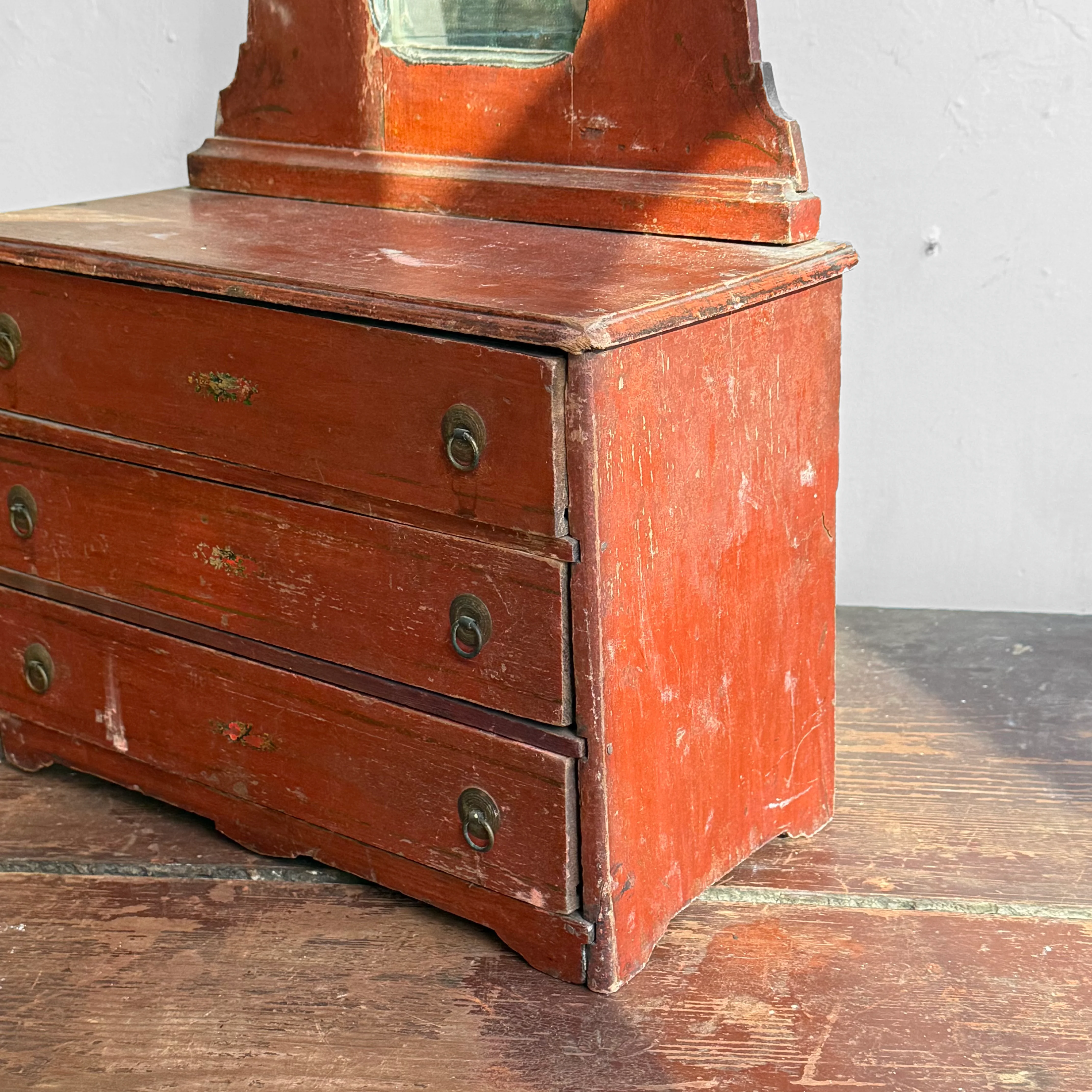 Early 20th-century Painted Miniature Doll's Chest - Image 3
