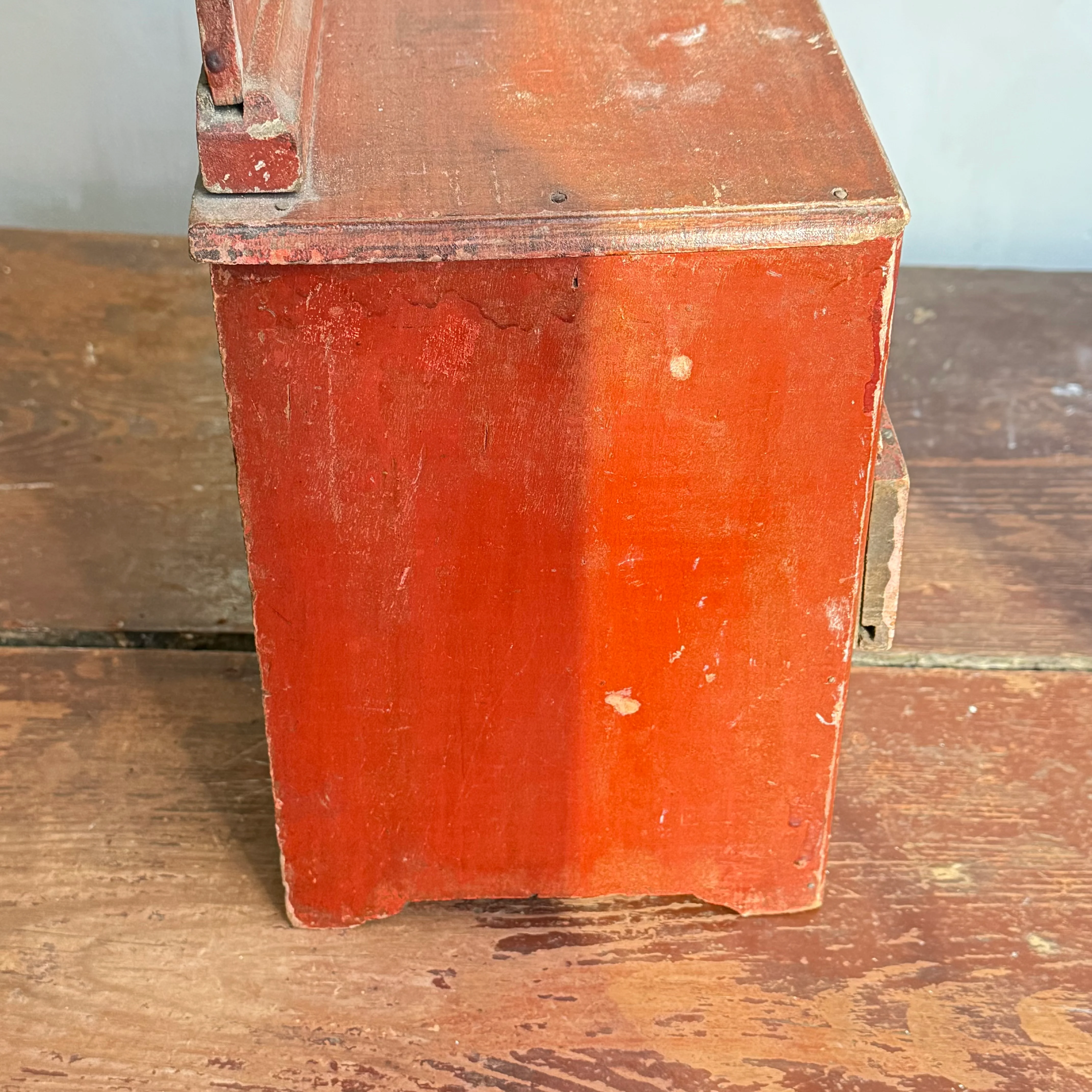 Early 20th-century Painted Miniature Doll's Chest - Image 5