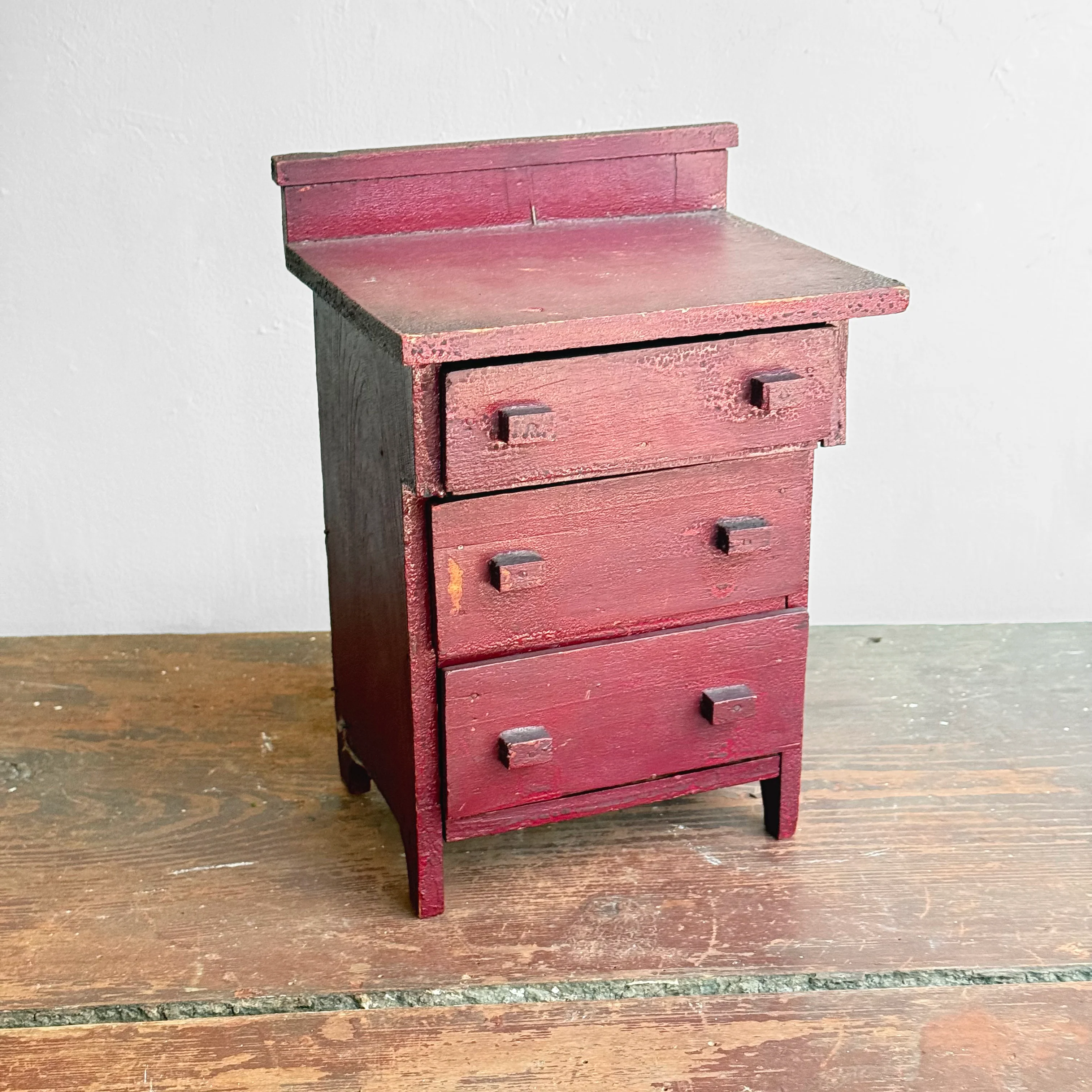 Early 20th-century Red Painted Miniature Doll's Chest - Image 3