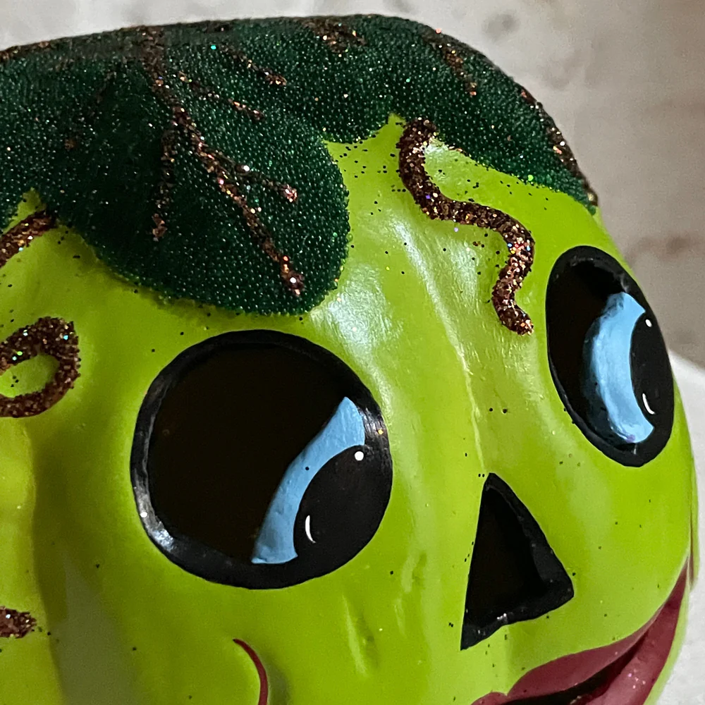 Green Beaded Pumpkin Head with Leaves - Image 2