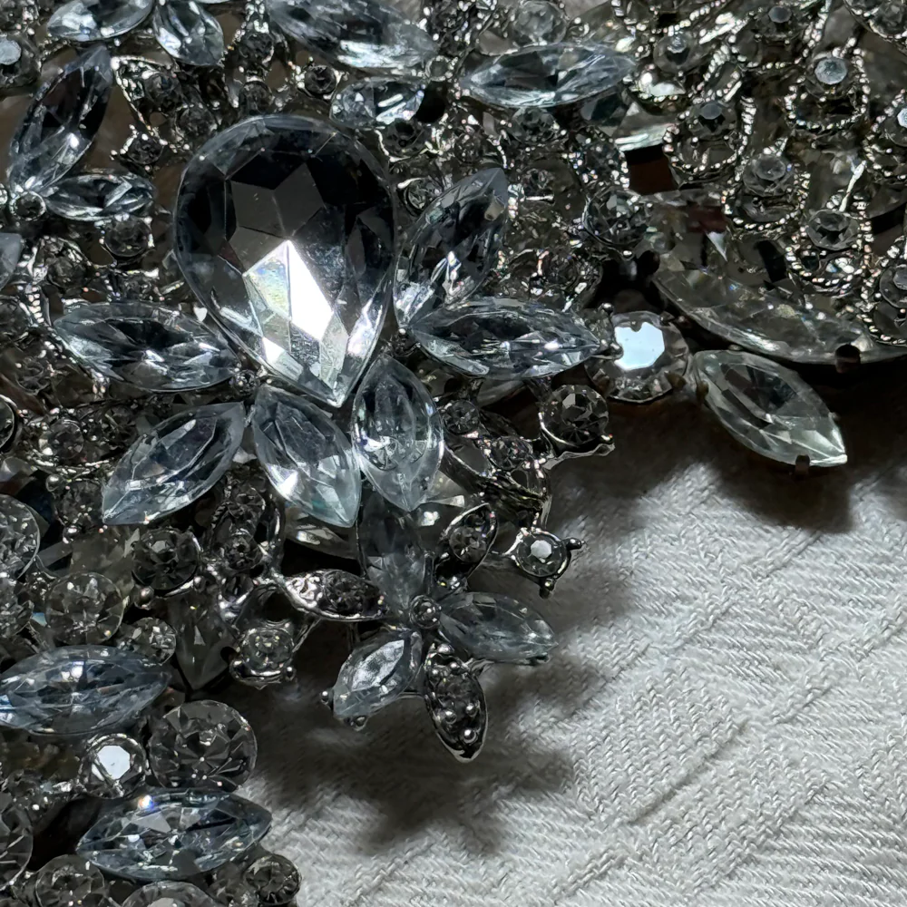 Large Crystal Glass Silver Wreath (2) - Image 3