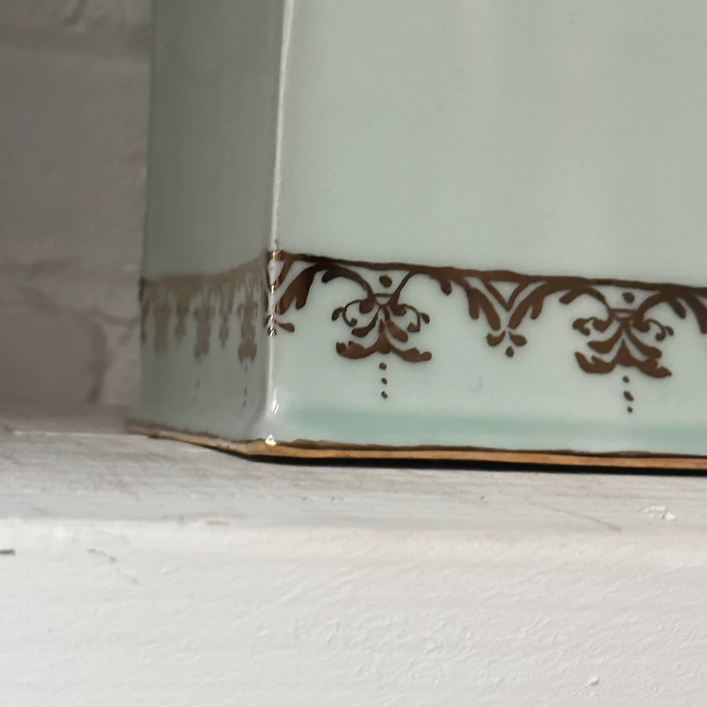 Large Lockbox with Gold Strapwork (BC222) - Image 8