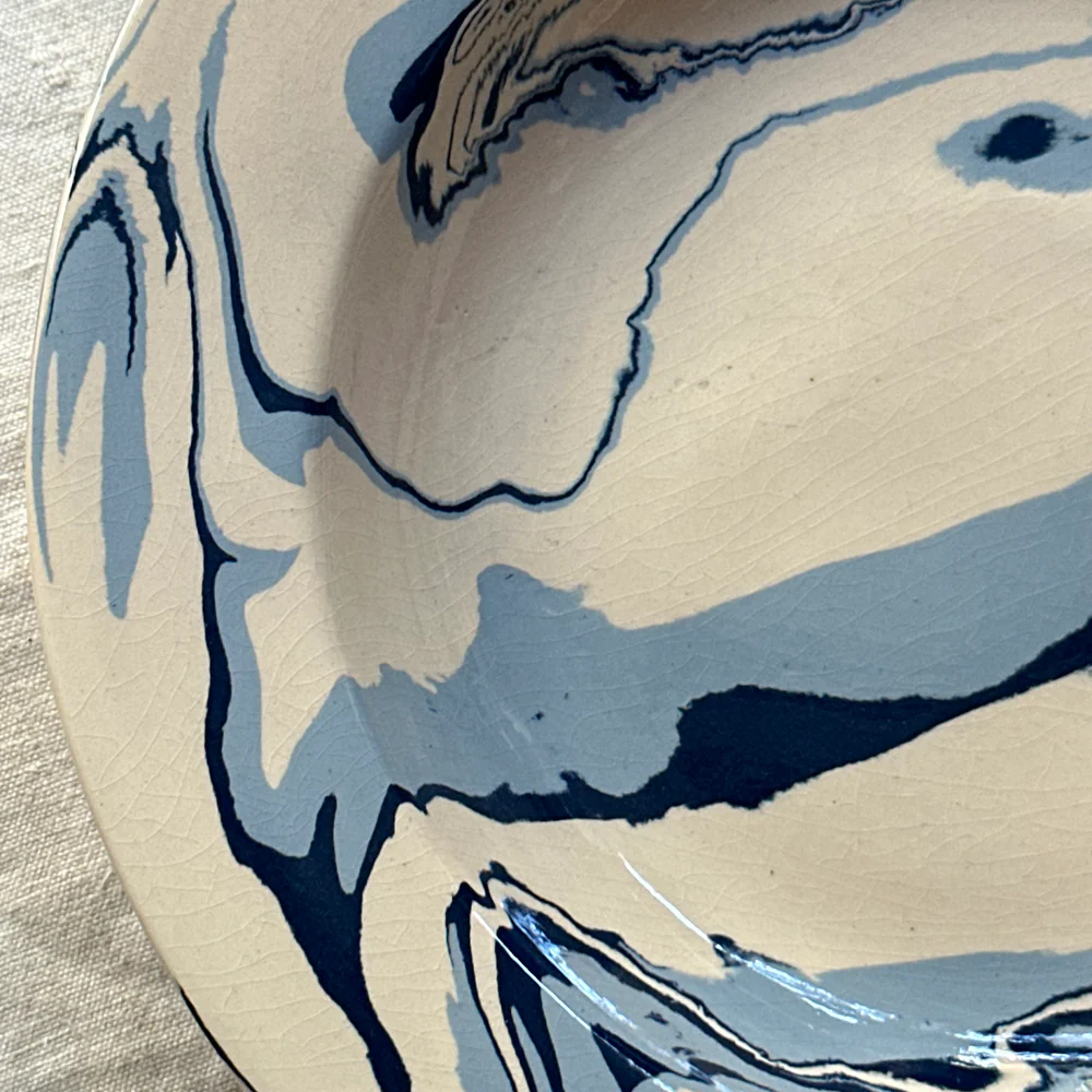 Marbled Deep Presentation Plate in Belle Île (BI #766) - Image 3