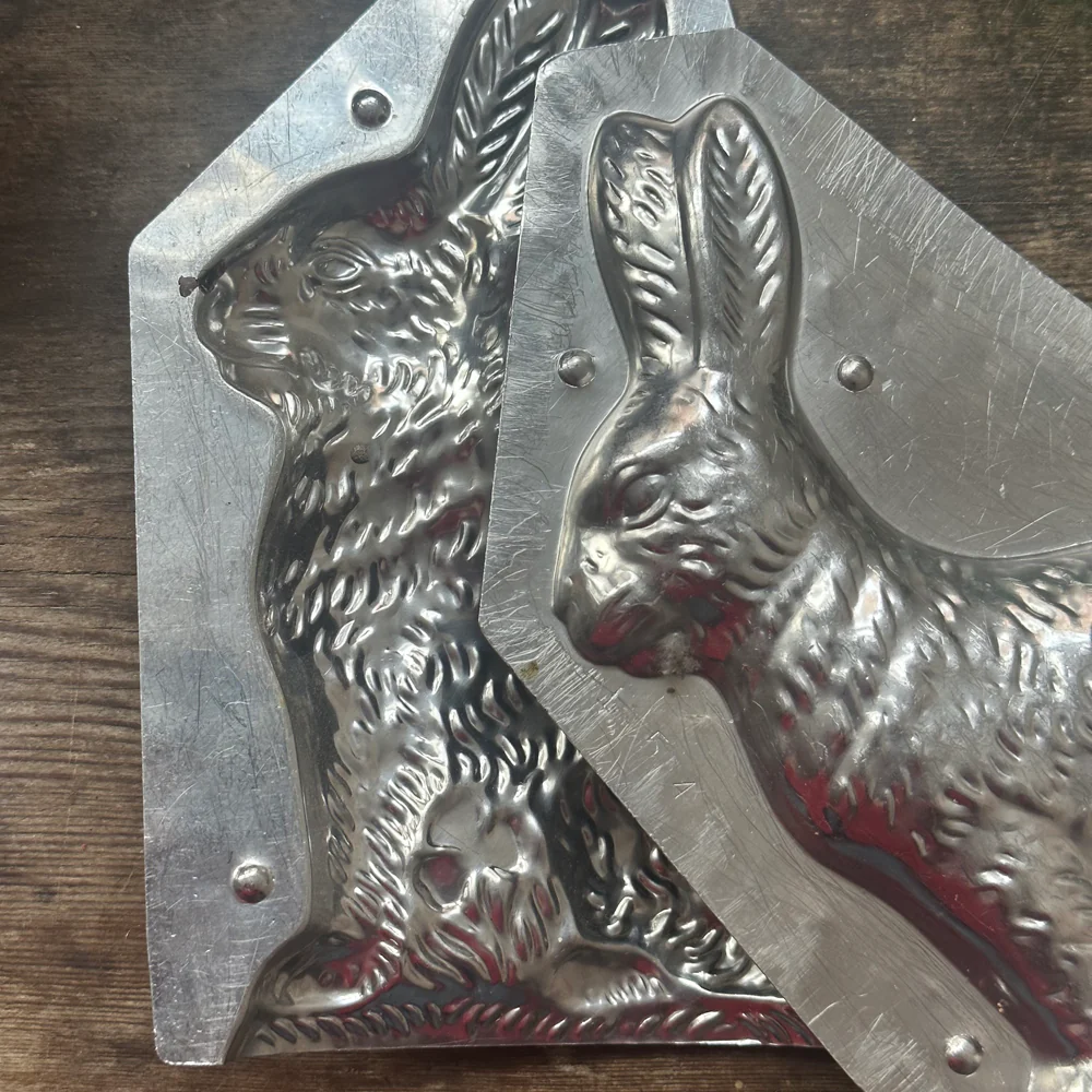 Antique Chocolate Rabbit Tin Mold (#02) - Image 2