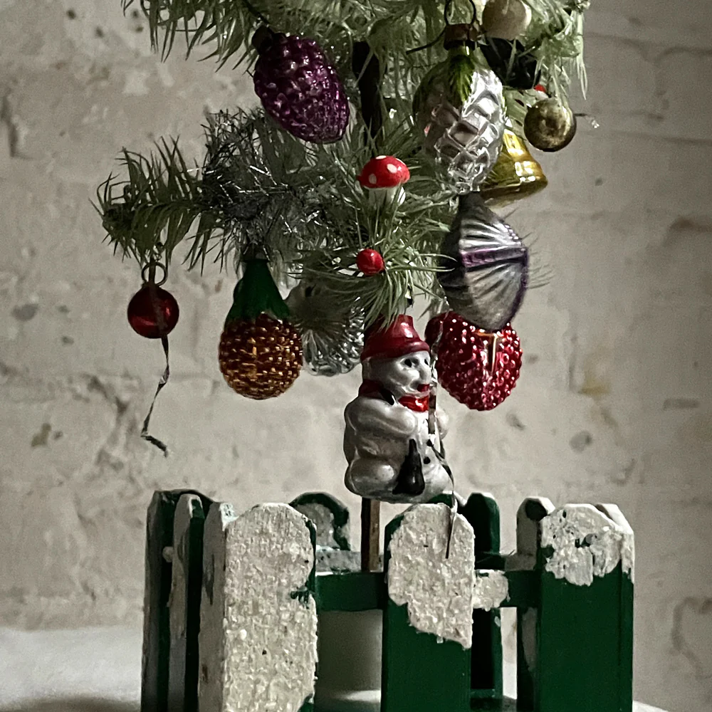 Nostalgic Decorated Tree with Paradise Garden Stand - Image 2
