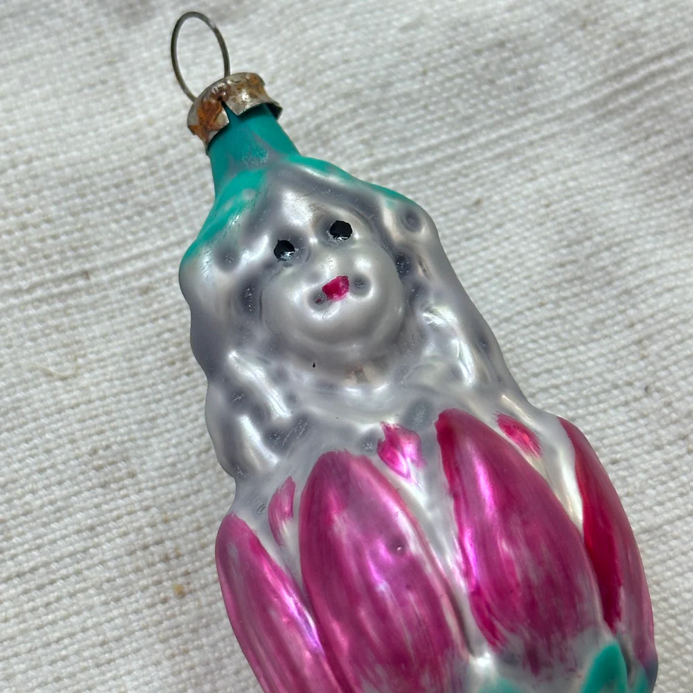 Nostalgic Girl in Flower Ornament - Image 2