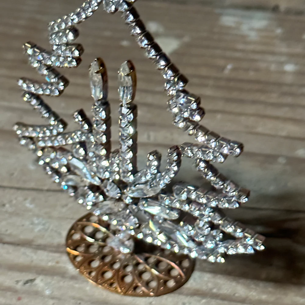Nostalgic Jeweled Clear Crystal Tree with Candles - Image 3