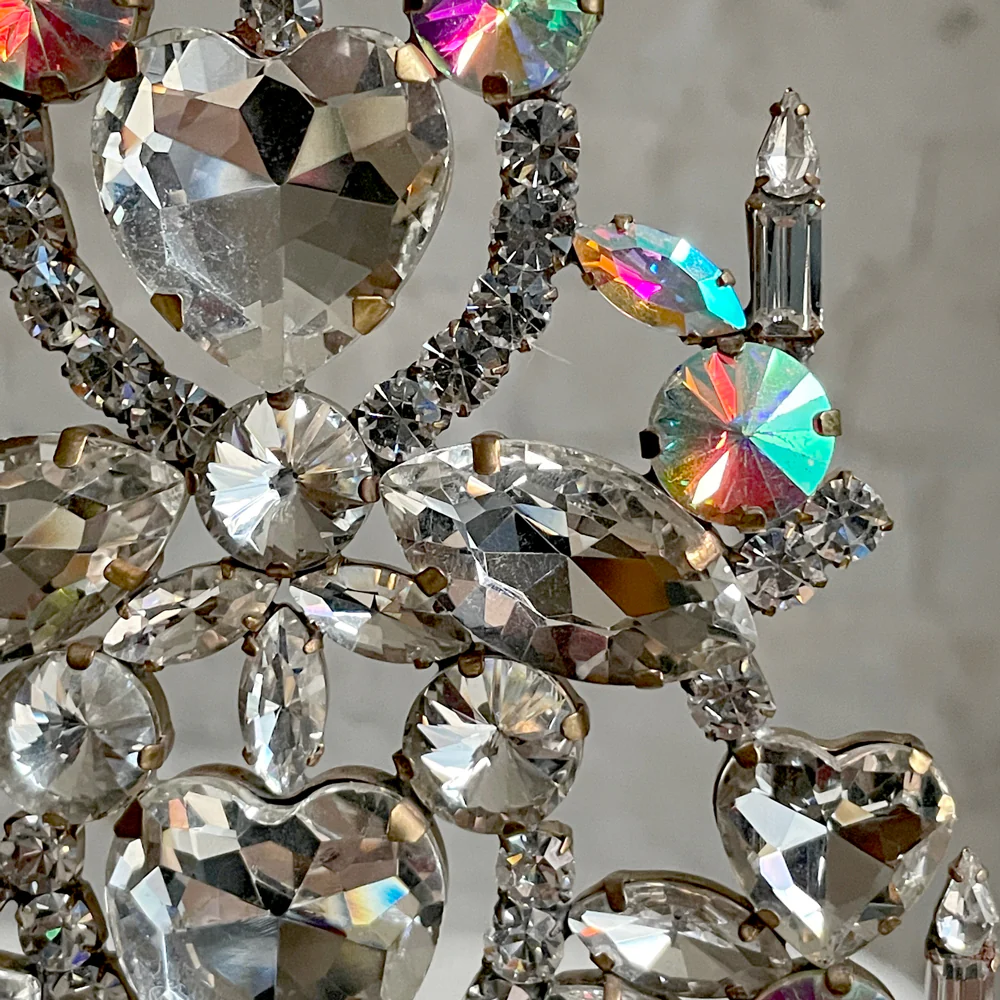 Nostalgic Glass Jeweled Tree with Hearts - Image 3