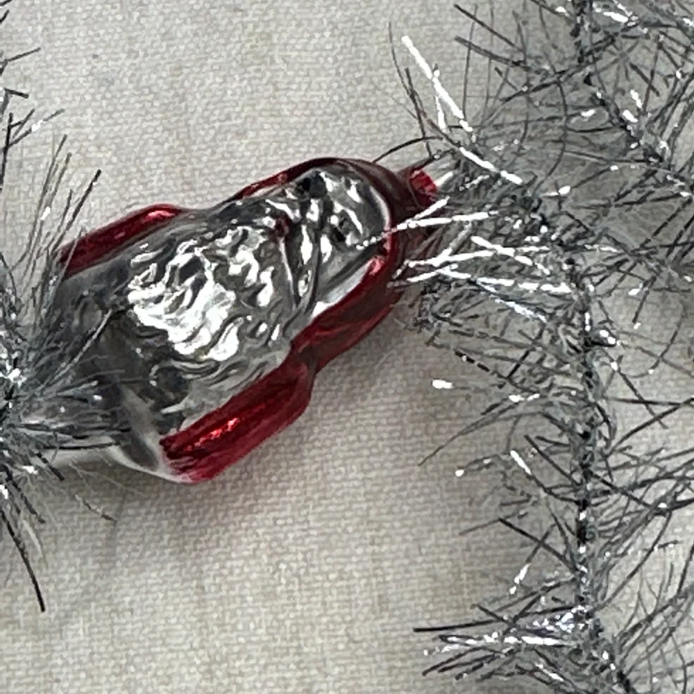 Nostalgic Silver Tinsel Santa Garland - Image 2