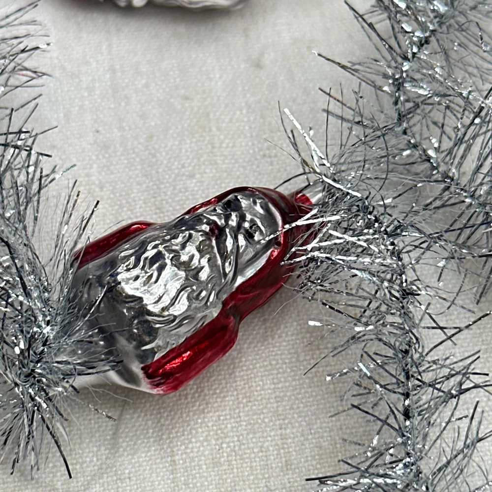 Nostalgic Silver Tinsel Santa Garland - Image 3