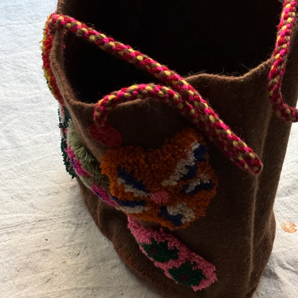 PO! Paris Nathalie Lete Woven & Knotted "Les Petits Fleur" Bag in Marron - Image 5