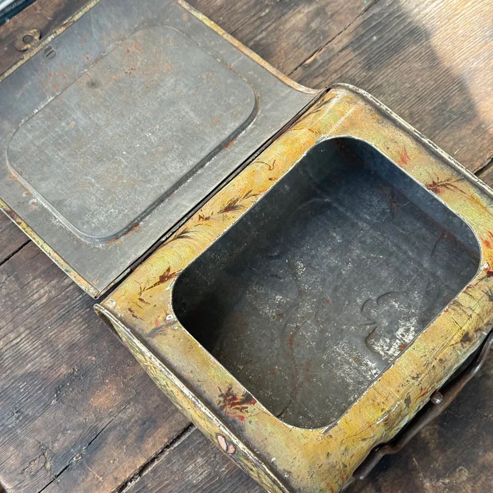 Rare 19th-century English Biscuit Tin Box - Image 3