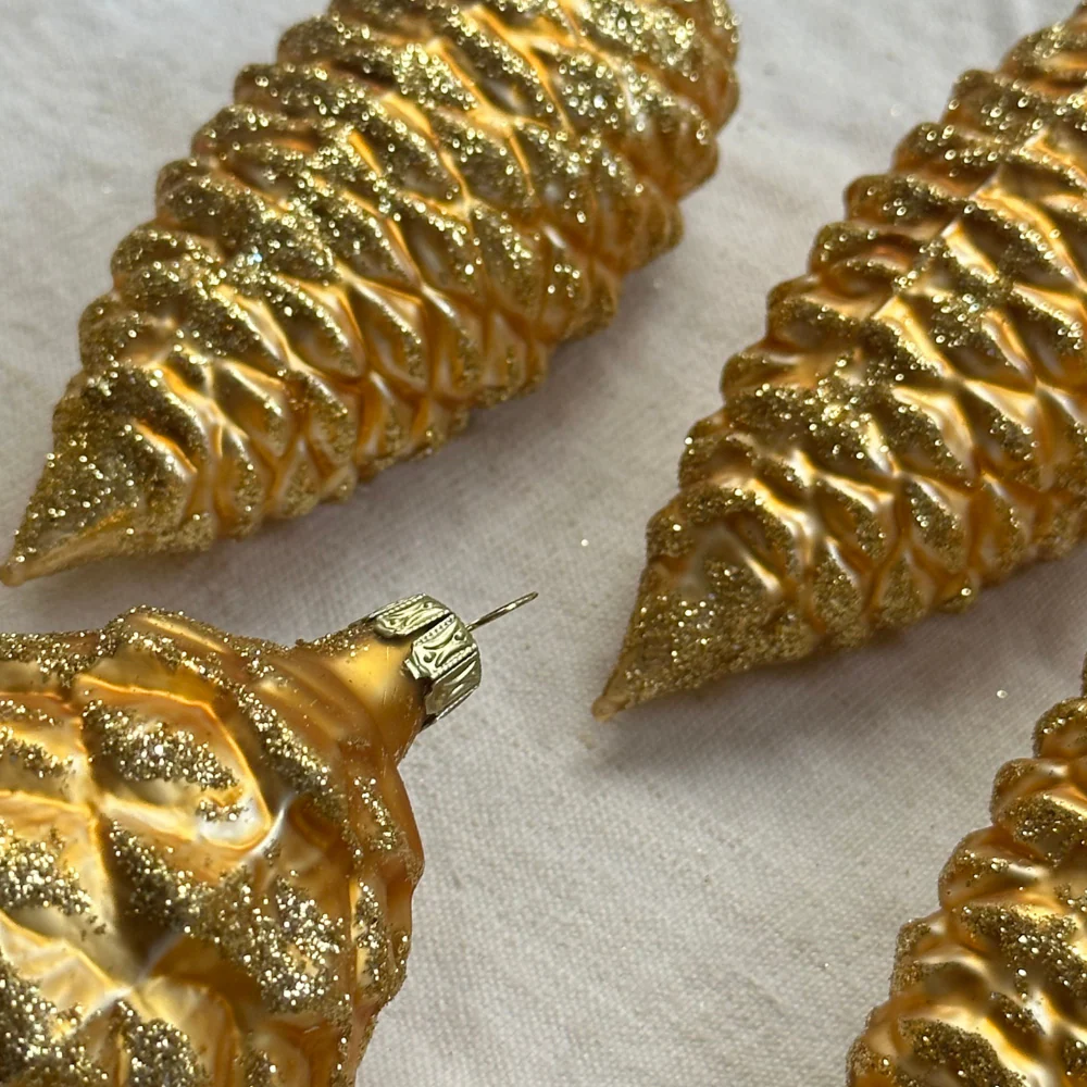 Set of 6 Nostalgic Mixed Gold Pinecone Ornaments - Image 3