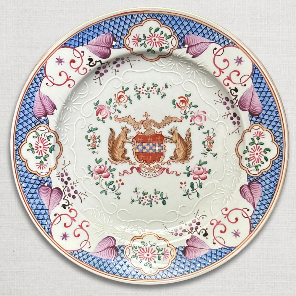 Set of Seven 19th-Century Chinese Export Style Samson of Paris Armorial Dinner Plates - Image 11