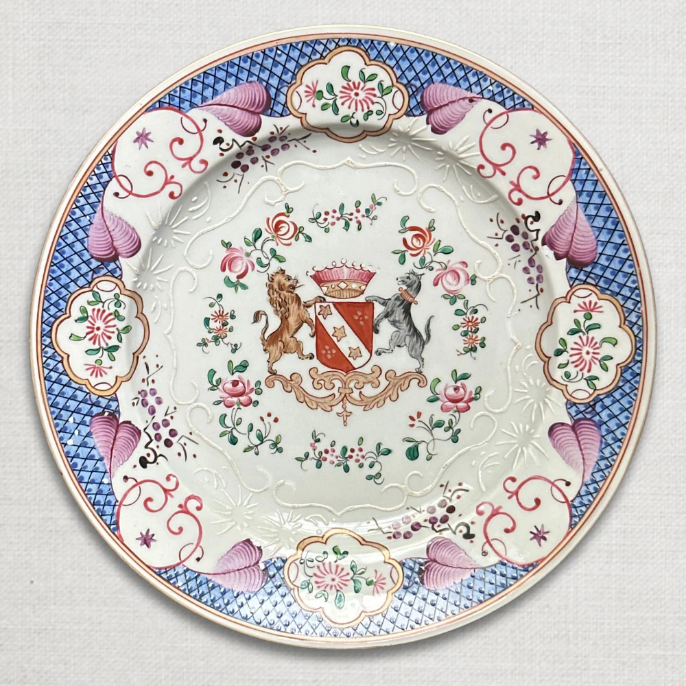 Set of Seven 19th-Century Chinese Export Style Samson of Paris Armorial Dinner Plates - Image 13