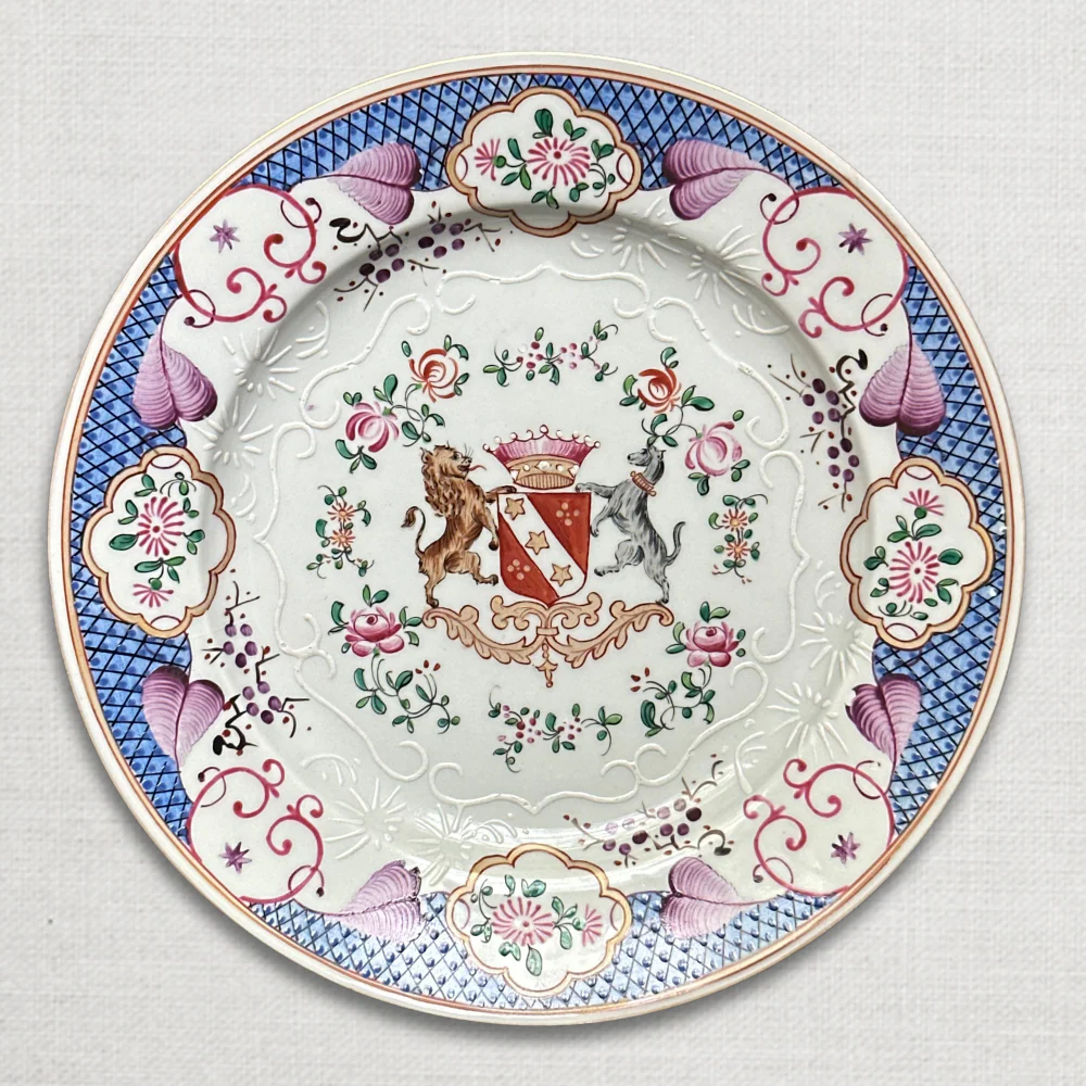 Set of Seven 19th-Century Chinese Export Style Samson of Paris Armorial Dinner Plates - Image 14