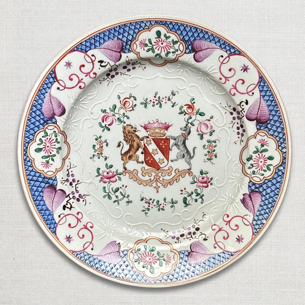 Set of Seven 19th-Century Chinese Export Style Samson of Paris Armorial Dinner Plates - Image 15
