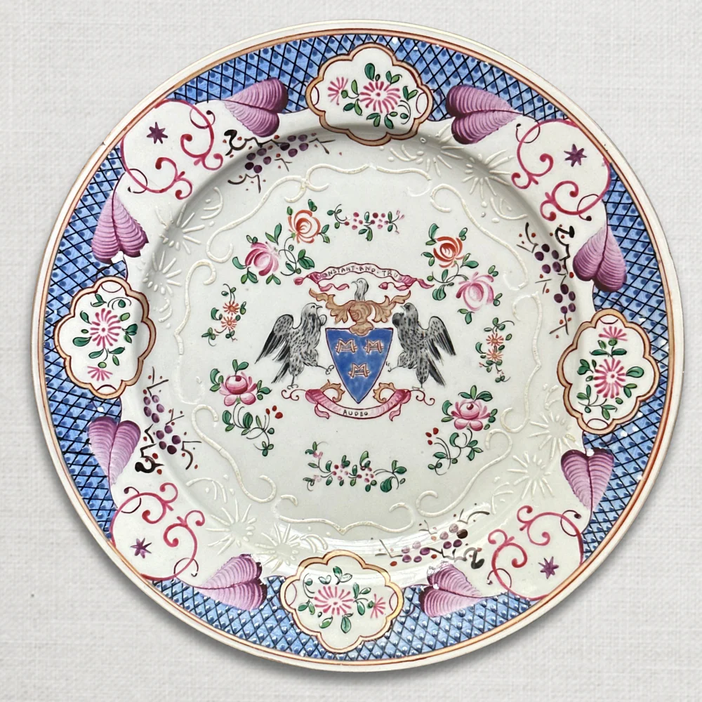 Set of Seven 19th-Century Chinese Export Style Samson of Paris Armorial Dinner Plates - Image 8