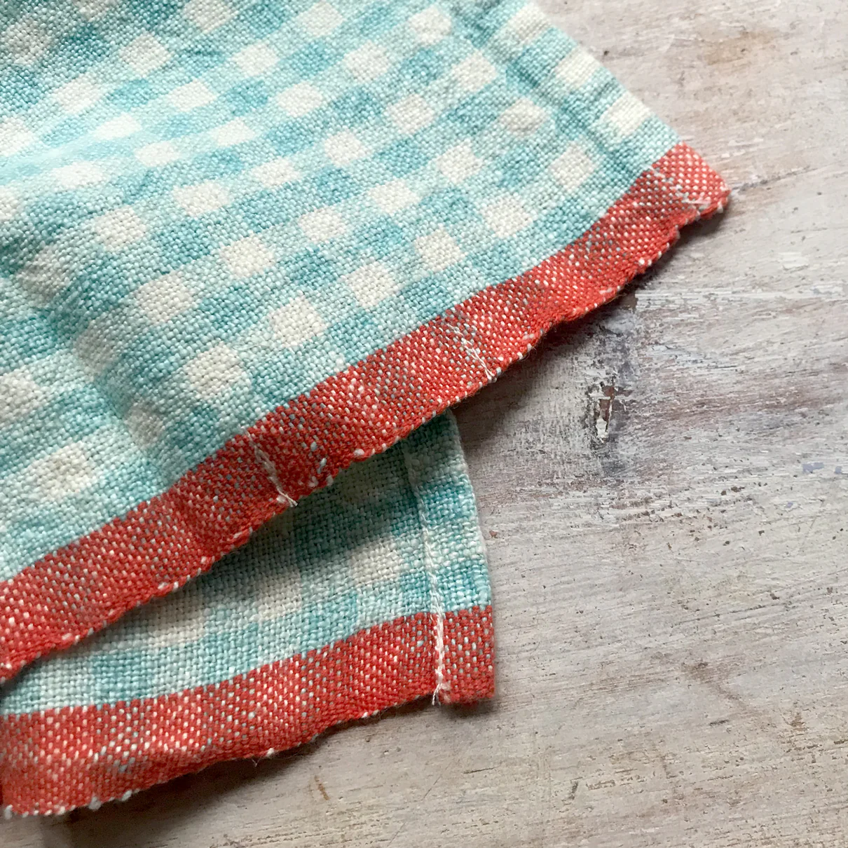 Set of 4 Gingham Napkins in Aqua & Orange - Image 2