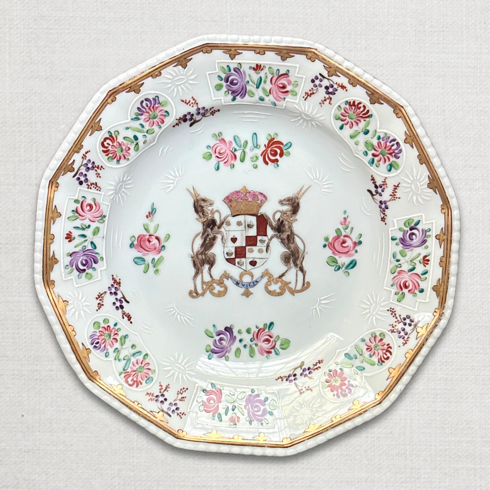 Set of Seven 19th-Century Chinese Export Style Samson of Paris Armorial Dessert Plates - Image 11