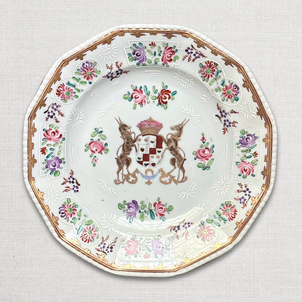 Set of Seven 19th-Century Chinese Export Style Samson of Paris Armorial Dessert Plates - Image 12