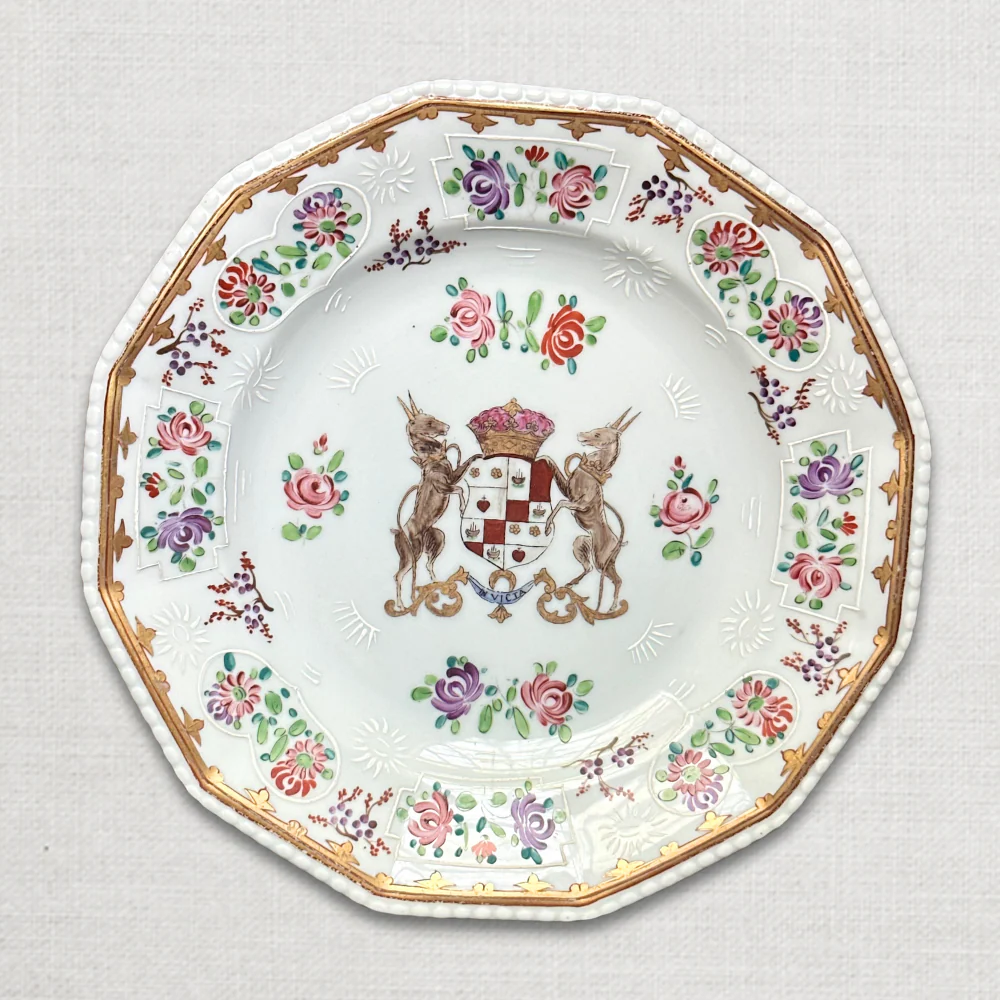Set of Seven 19th-Century Chinese Export Style Samson of Paris Armorial Dessert Plates - Image 15