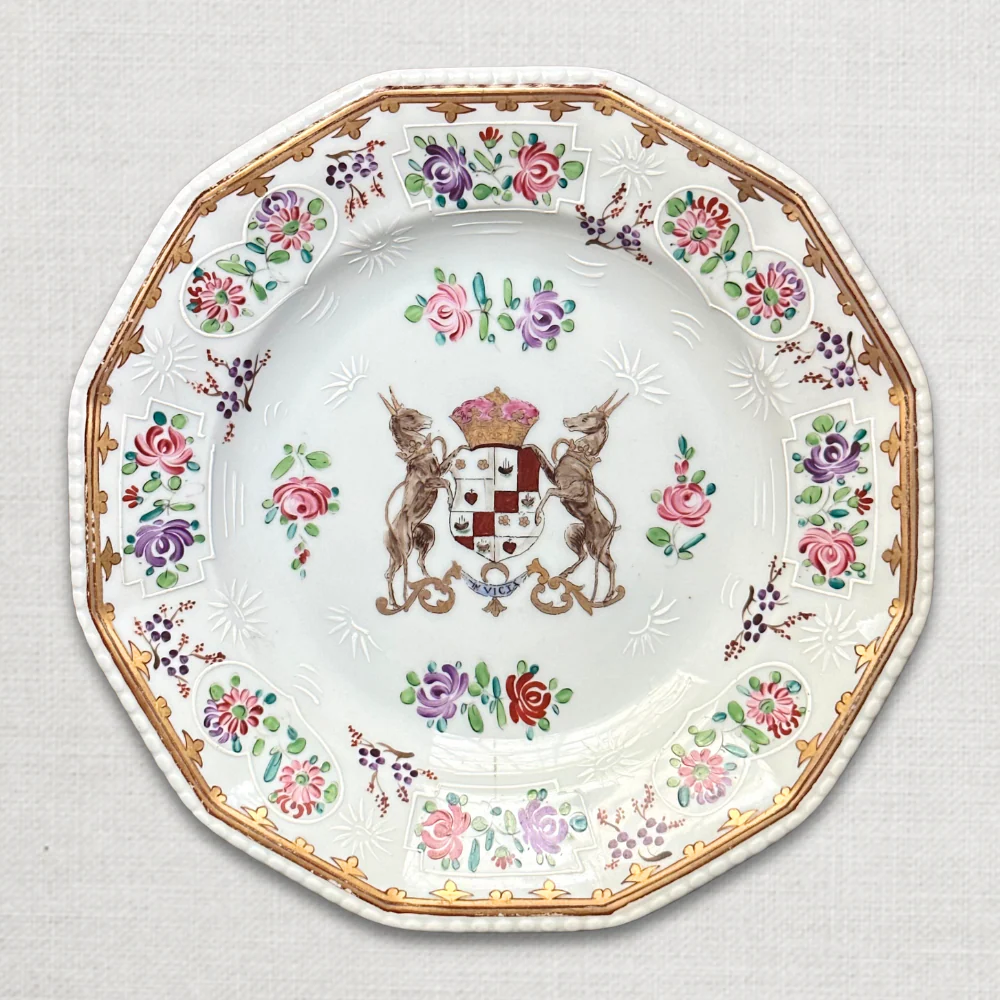 Set of Seven 19th-Century Chinese Export Style Samson of Paris Armorial Dessert Plates - Image 17