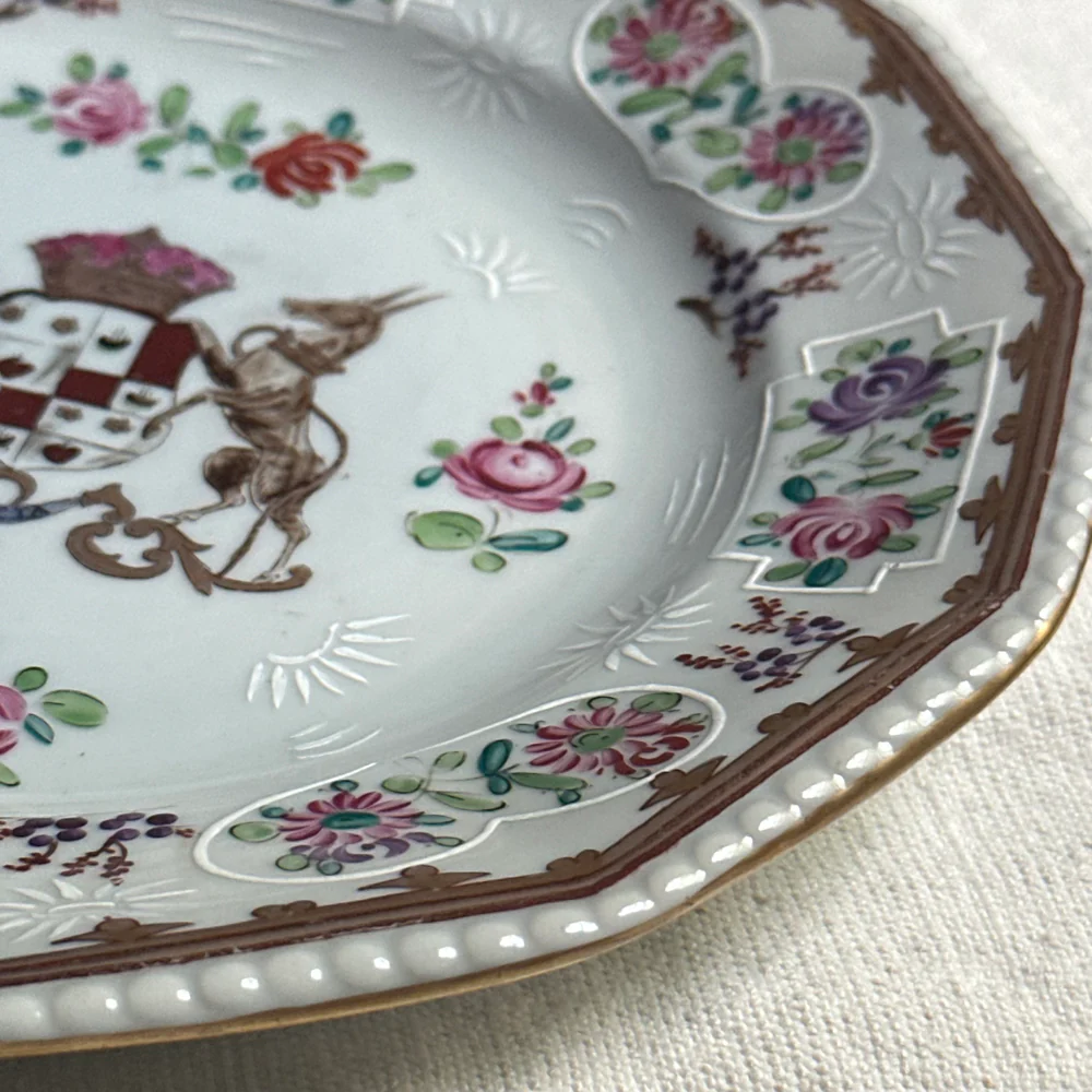 Set of Seven 19th-Century Chinese Export Style Samson of Paris Armorial Dessert Plates - Image 3