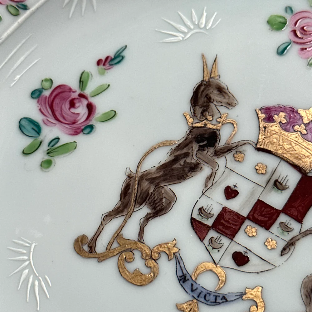 Set of Seven 19th-Century Chinese Export Style Samson of Paris Armorial Dessert Plates - Image 8