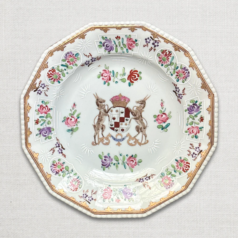 Set of Seven 19th-Century Chinese Export Style Samson of Paris Armorial Dessert Plates - Image 9