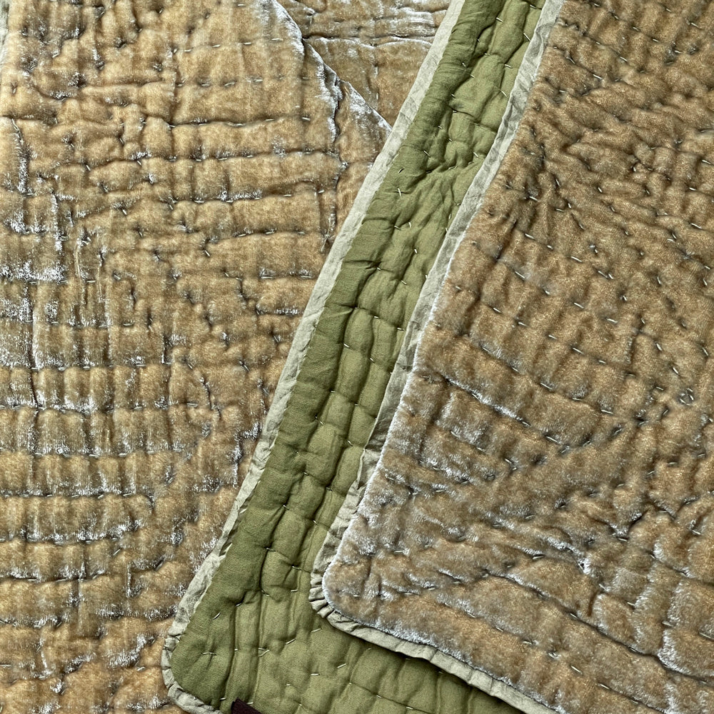 Silk Velvet King Quilt in Silver Green - Image 2