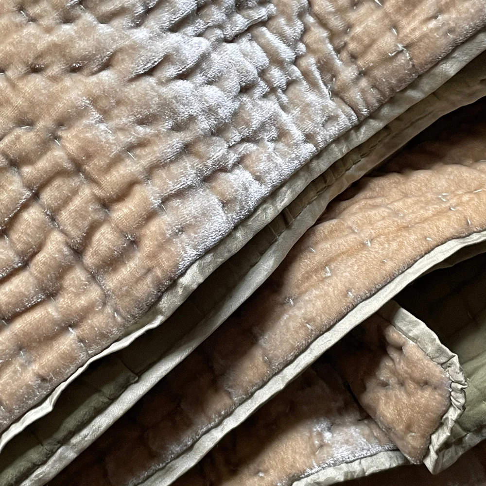 Silk Velvet King Quilt in Silver Green - Image 3