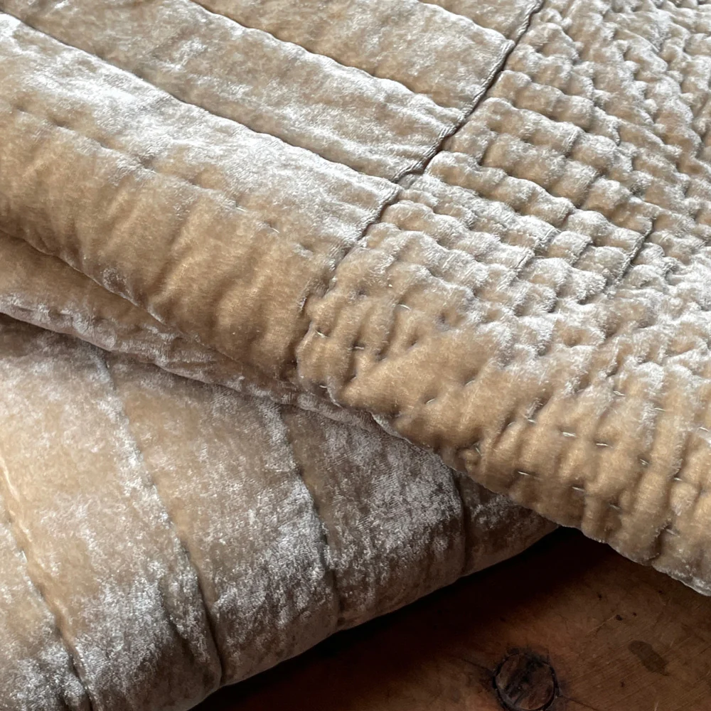 Silk Velvet King Quilt in Silver Green - Image 5