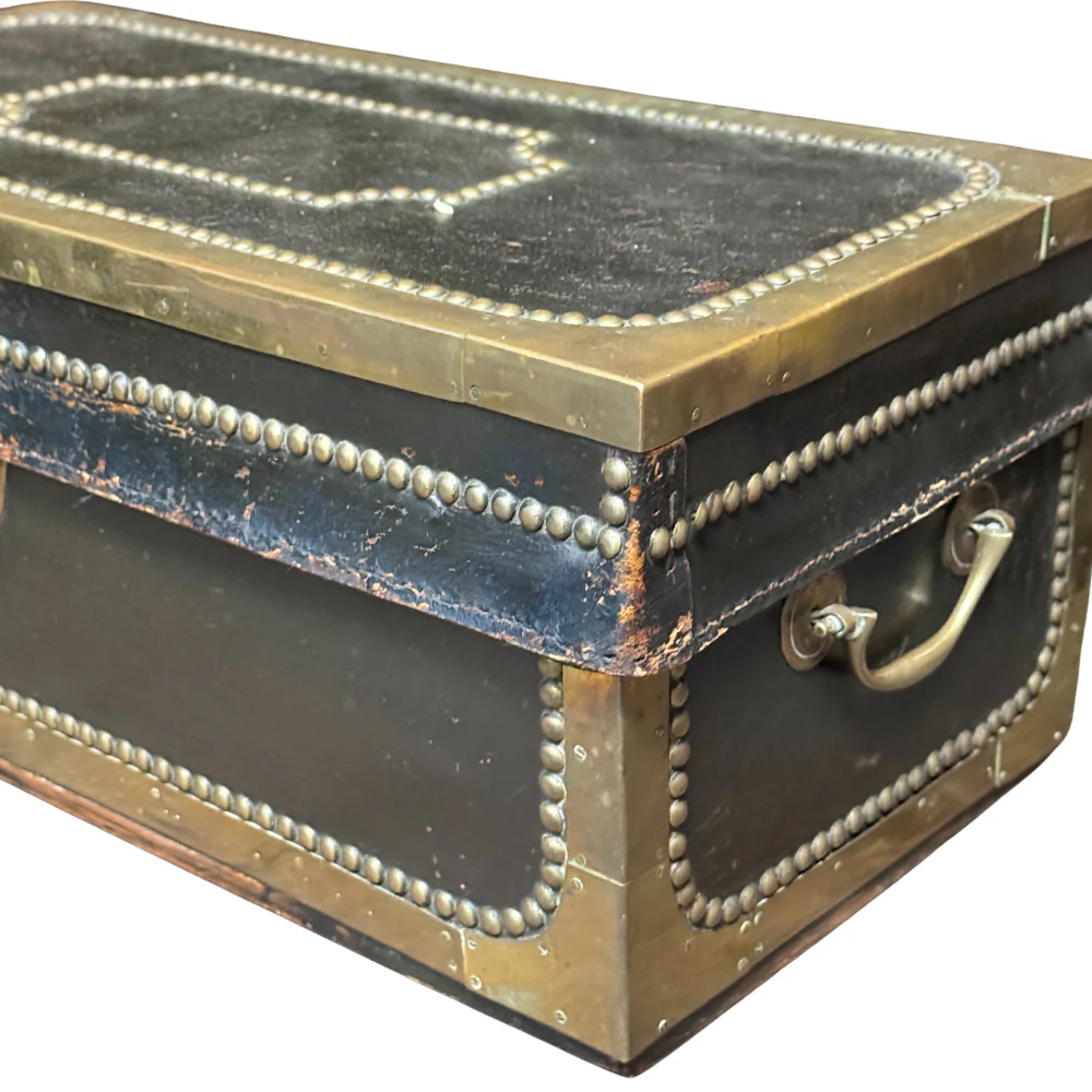 Small 19th-century China Trade Leather Camphor Chest with Gilt Silver Paper Lining (#1) - Image 3