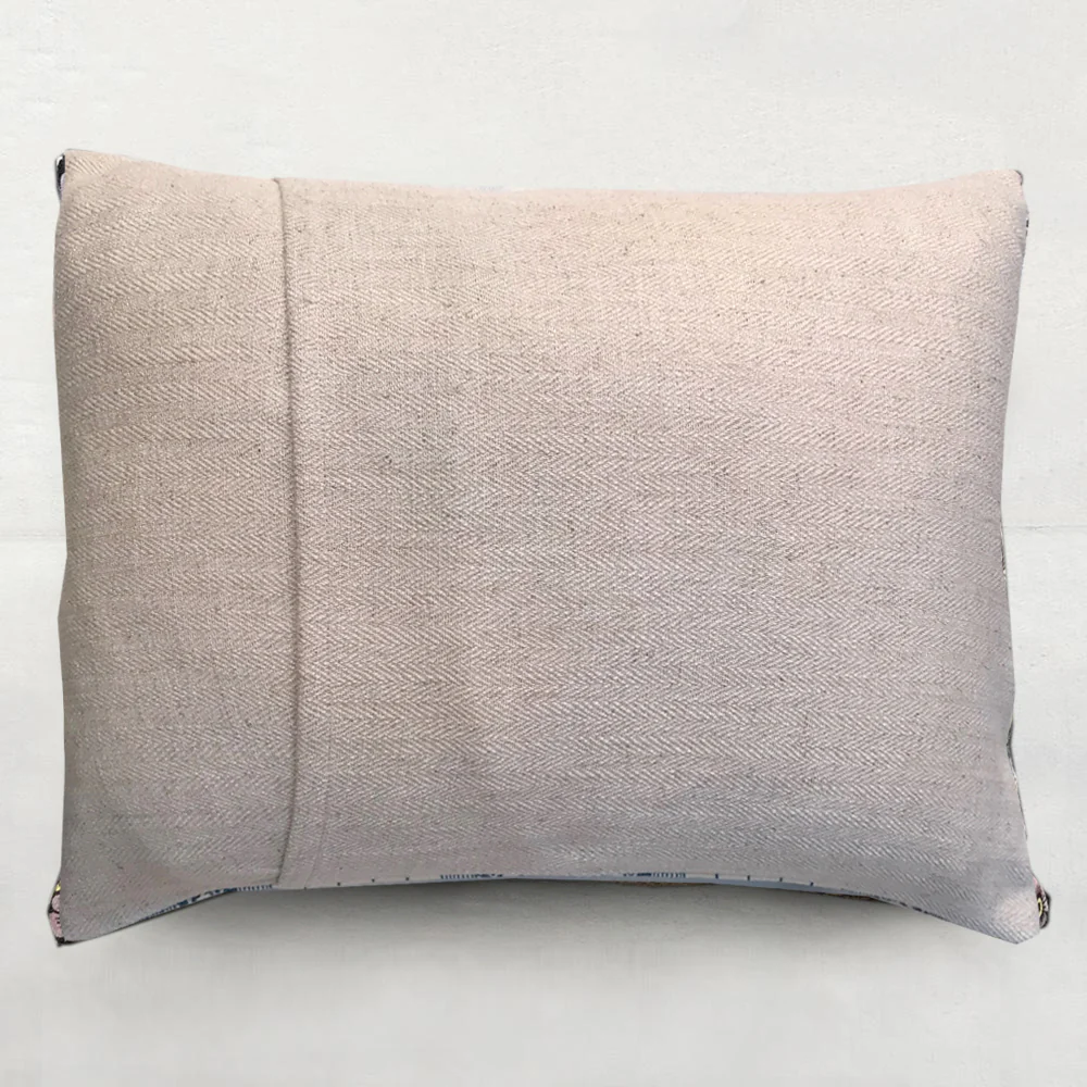 Small Guirlandes de Fleurs Pillow (No. 1A) with Linen Backing - Image 4
