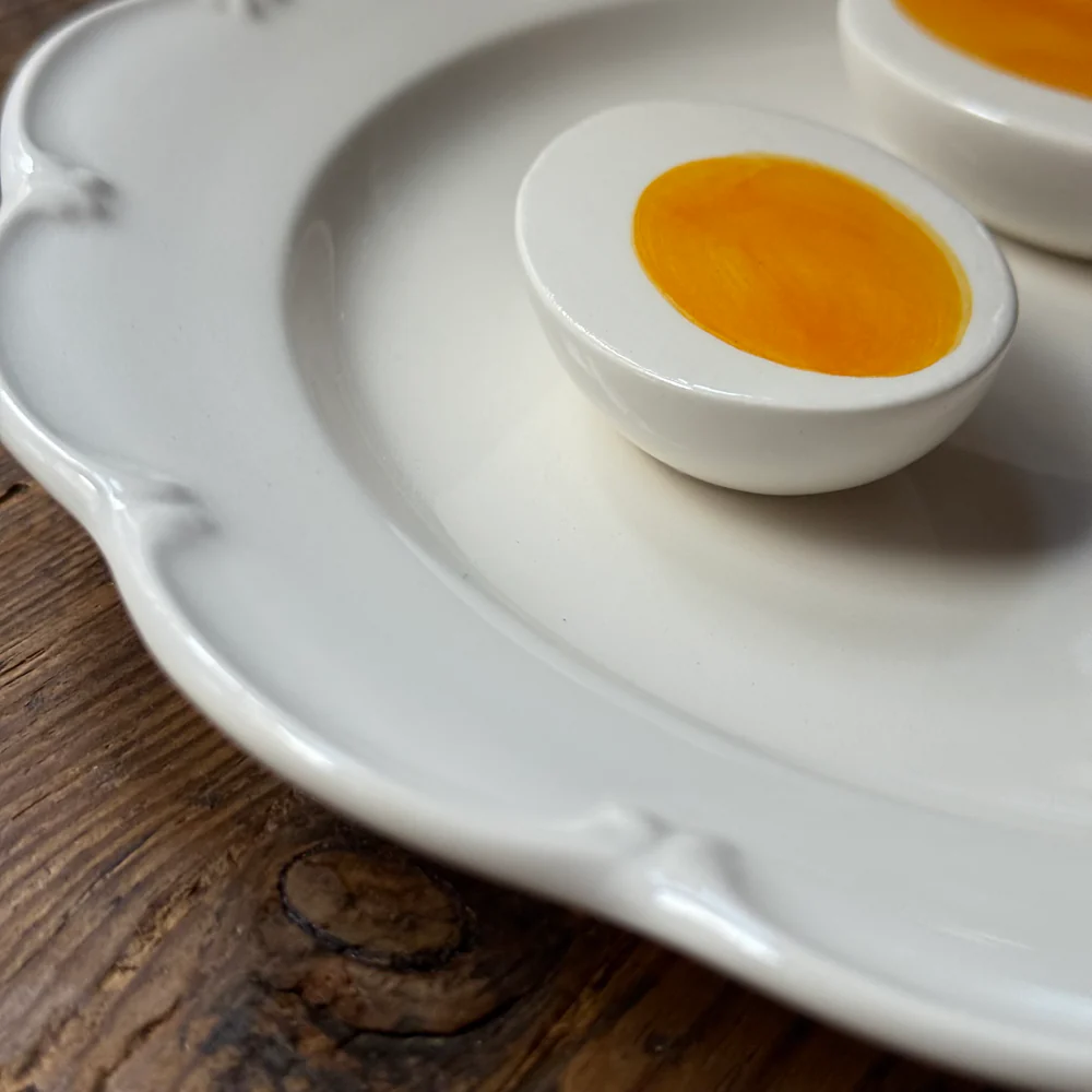 Trompe L'oeil Egg Plate with Scalloped Rim - Image 2