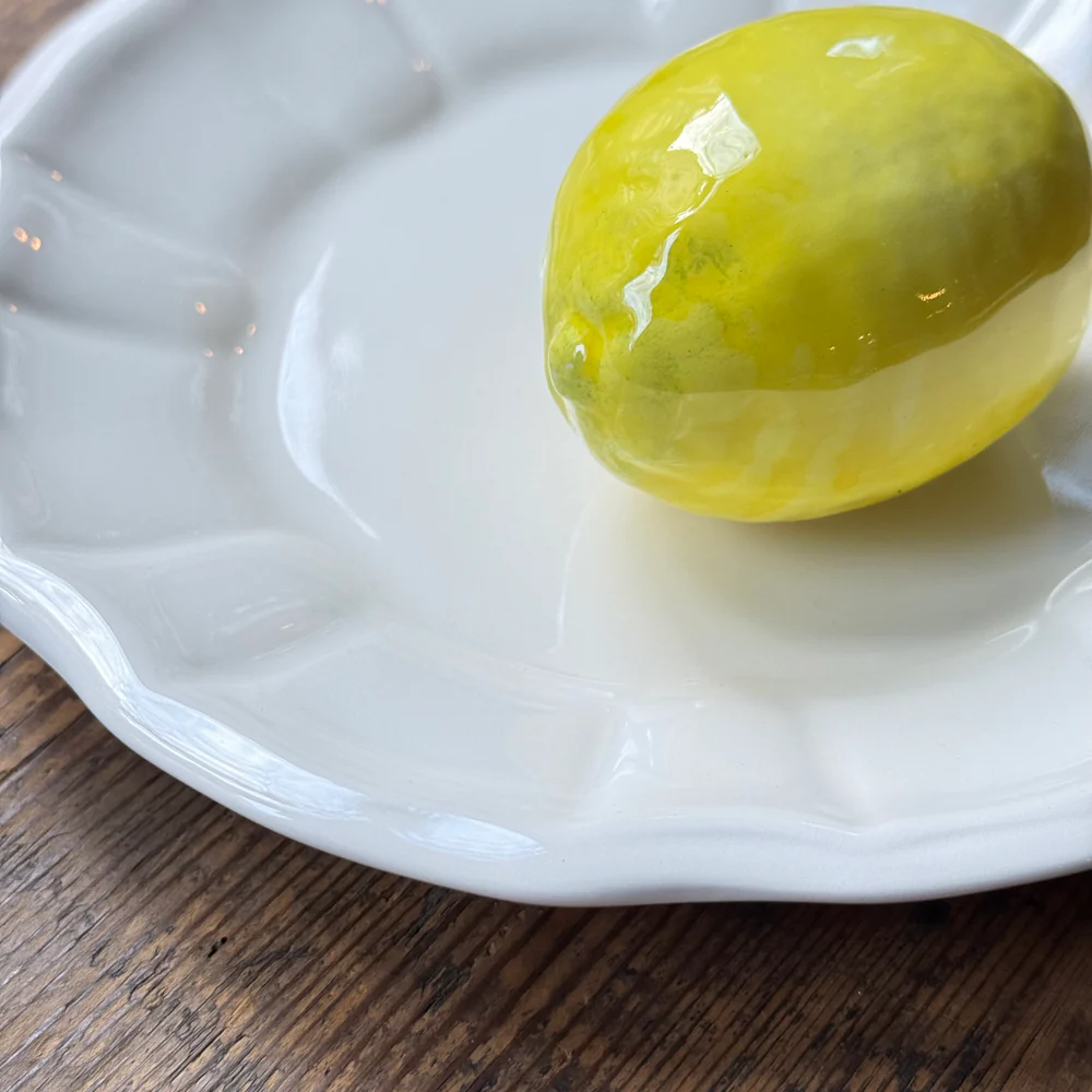 Trompe L'oeil Lemon Plate with Fluted Rim - Image 3