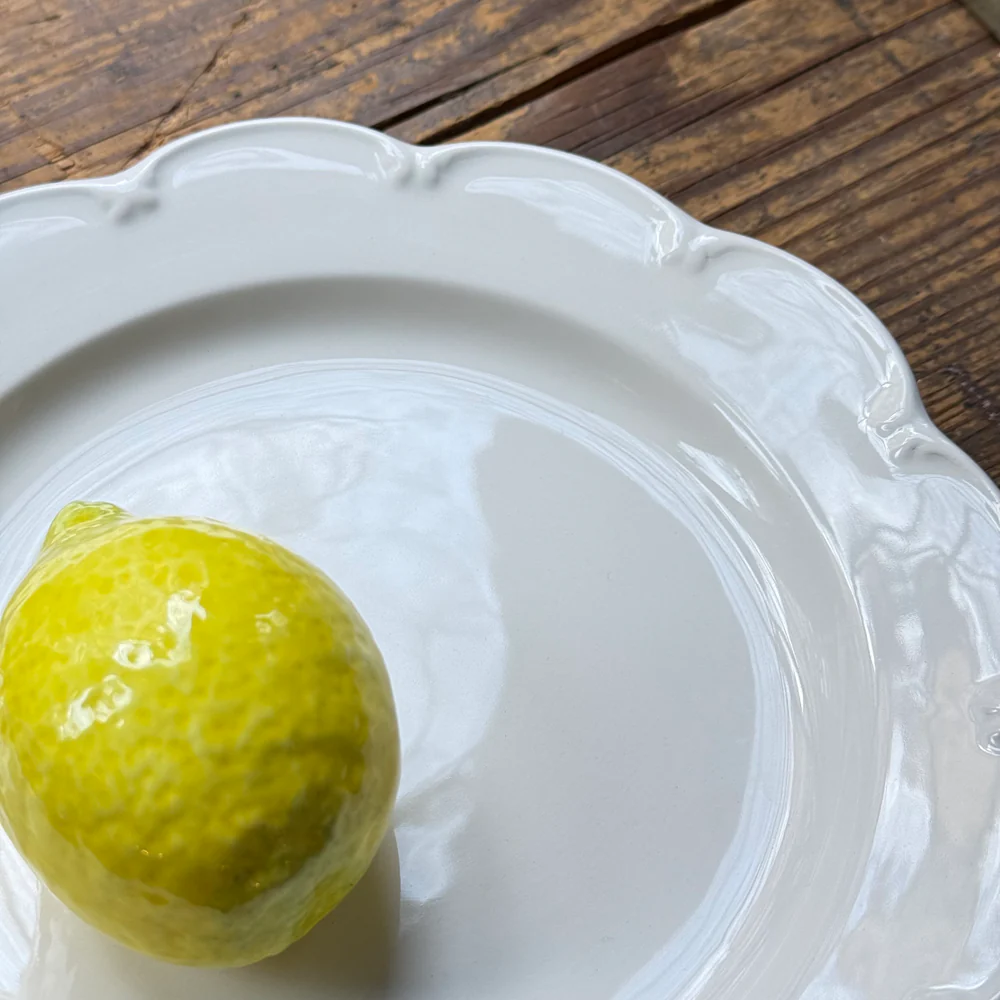 Trompe L'oeil Lemon Plate with Scalloped Rim - Image 3