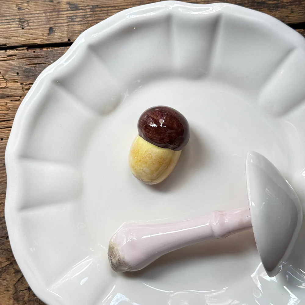 Trompe L'oeil Mushroom Plate with Fluted Rim - Image 3